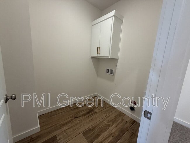 Building Photo - 134 E Elgin St