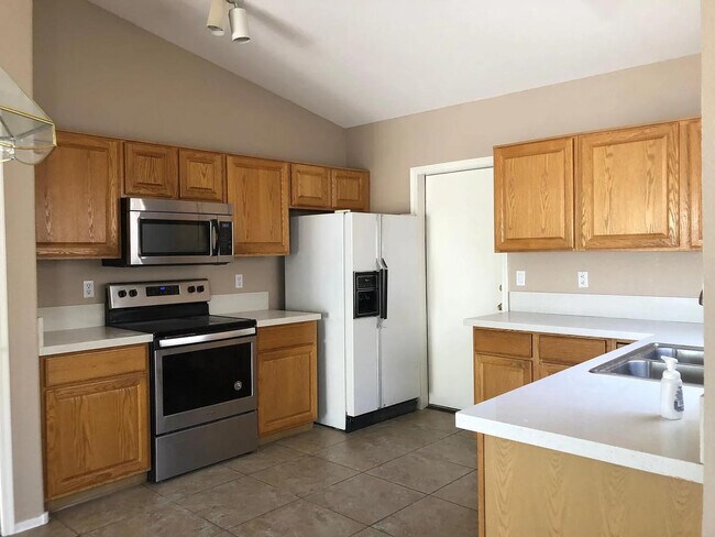 Building Photo - 20621 N 63rd Dr