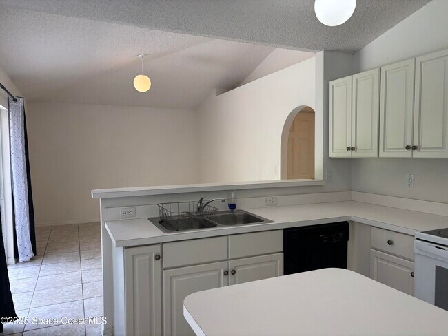 Building Photo - 117 Hillock Ave NW