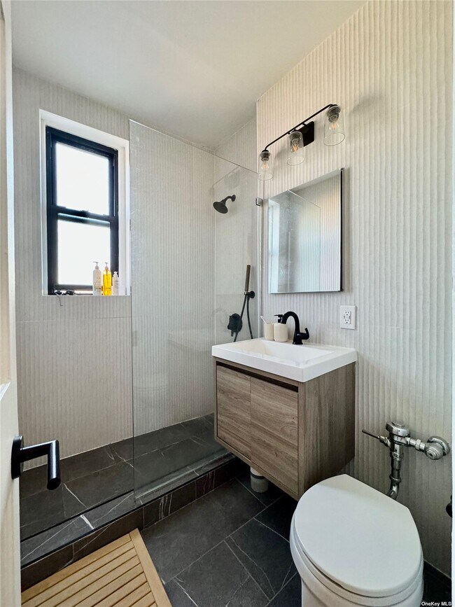 Building Photo - 167-10 Crocheron Ave