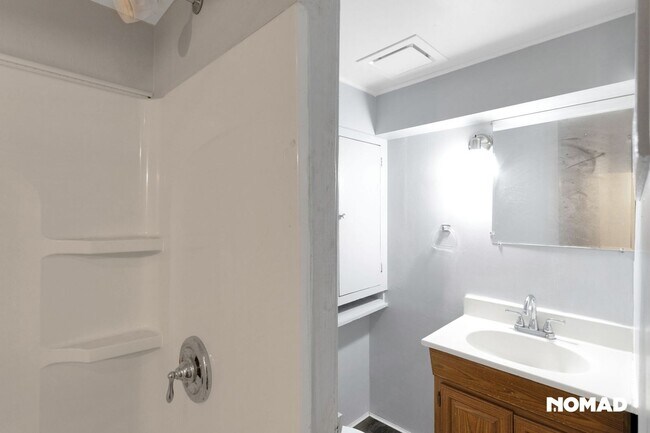 Building Photo - Charming 2BR Duplex in Salem