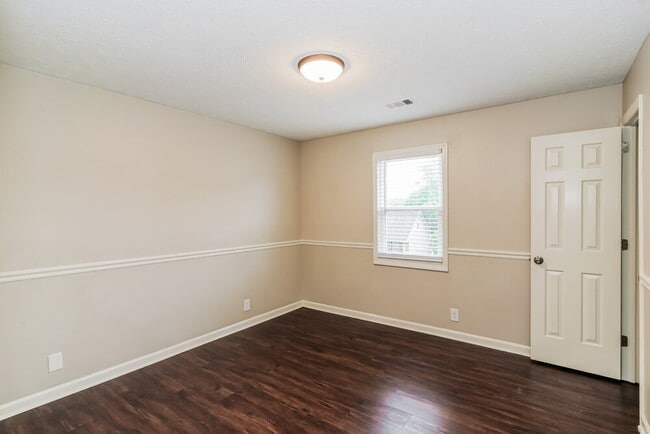 Building Photo - 3001 High Rigger Dr