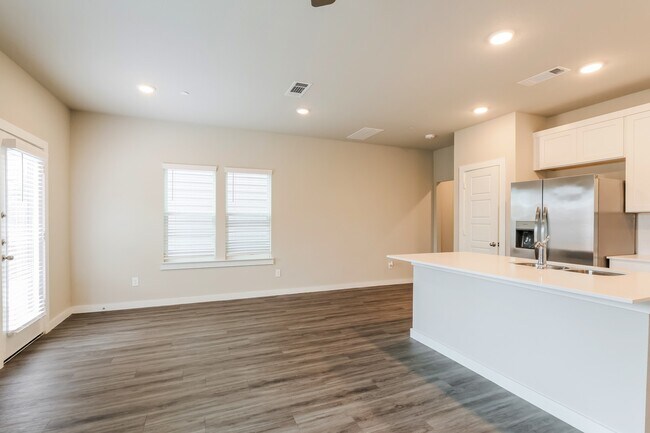 Building Photo - 373 N Centro Cir