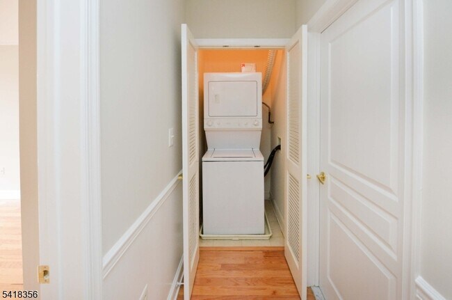 Building Photo - 70 Adams St