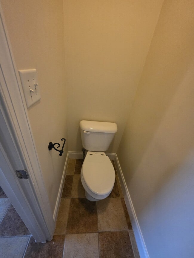 Building Photo - Spacious 4-Bedroom Home for Rent in Kings Grant Fayetteville – 15 Minutes from Fort Bragg