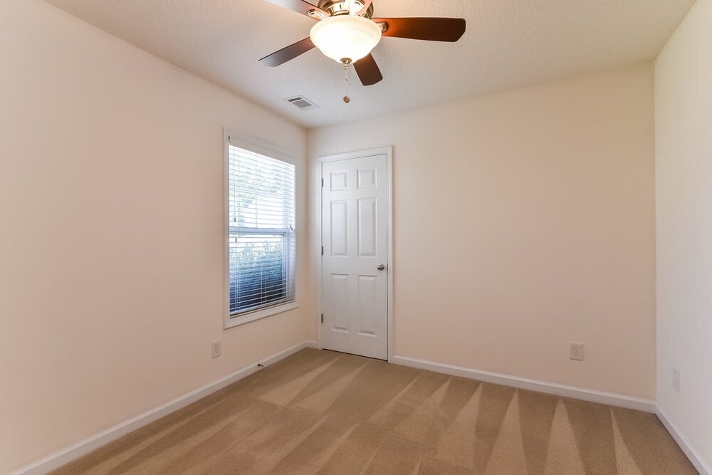 Building Photo - 3856 Pine Village Pl
