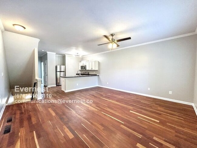 Building Photo - Spacious 4-Bedroom Townhome with Modern Co...