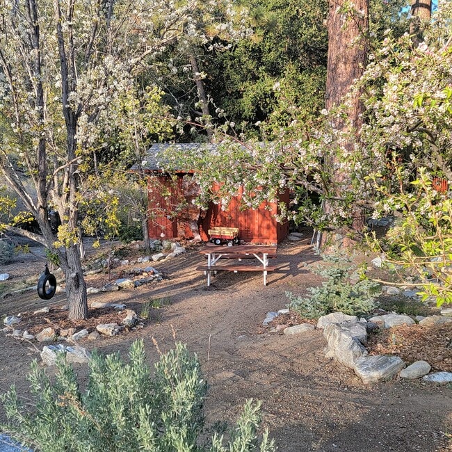 Building Photo - 16013 Edgewood Way