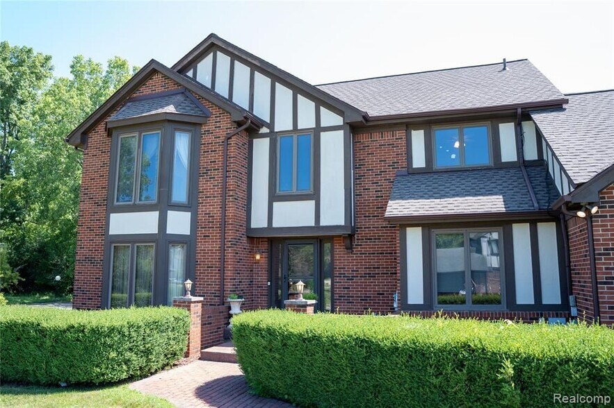 Building Photo - 6651 Arlington Dr