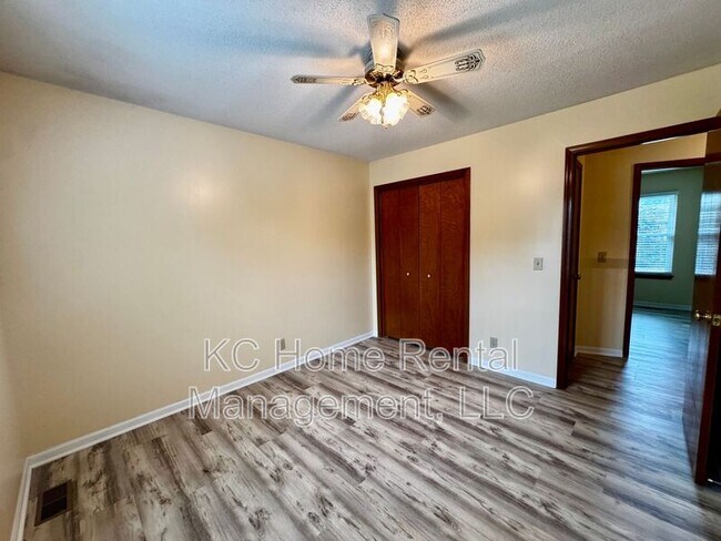 Building Photo - 1398 S Brentwood Dr