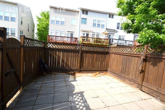 Building Photo - 44261 Shehawken Terrace
