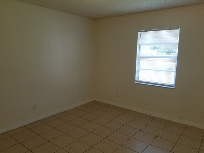 Building Photo - Cedar Ave - A