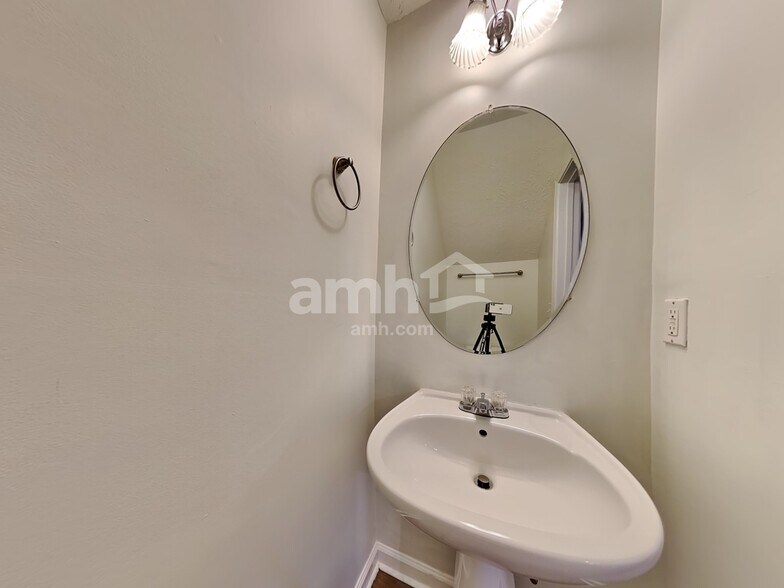 Building Photo - 135 Oak Grove Pl