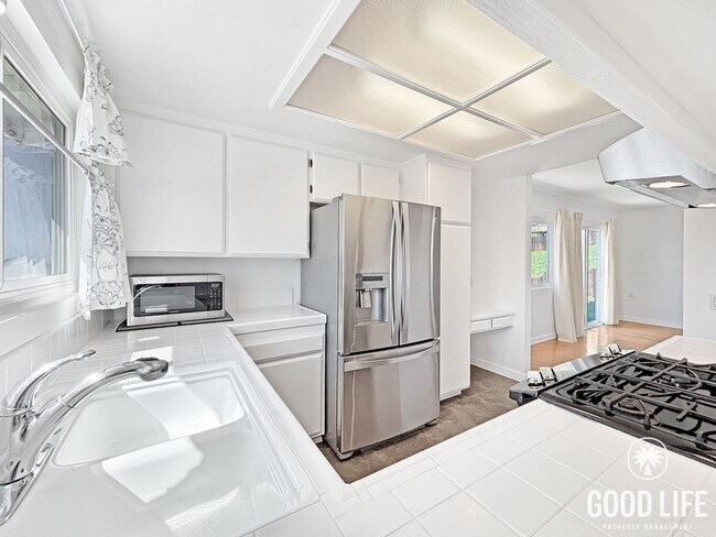 Building Photo - Beautiful 3BD/2BA House in Encanto W/ A/C, W/D, 2-Car Garage, Large Front & Backyard!