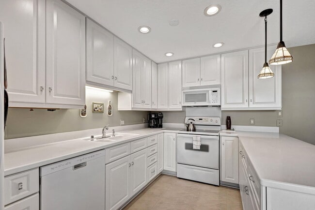 Building Photo - 1420 Ocean Way