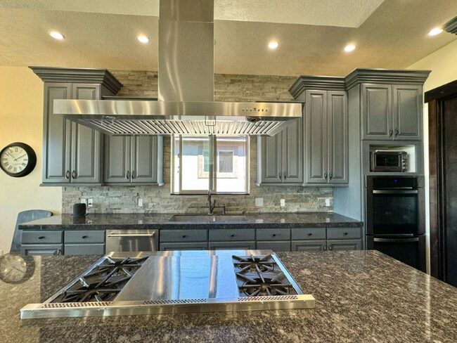 Building Photo - 658 S 1920 W