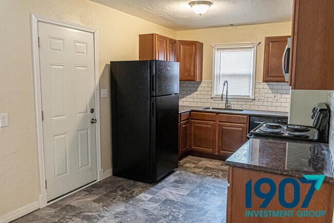 Building Photo - 700 NW 89th St