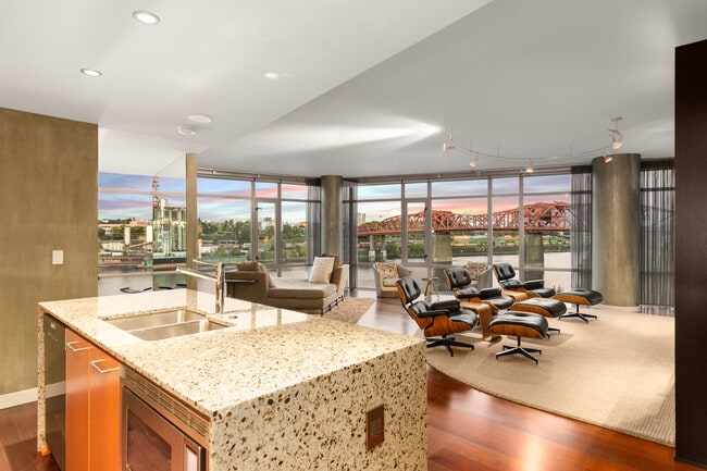 Building Photo - 1260 NW Naito Pky