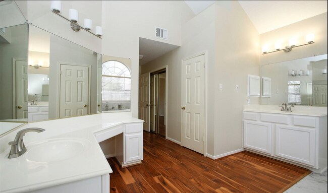 Building Photo - 15710 Cascading Brook Way