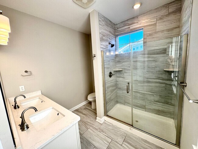 Building Photo - Experience Modern Coastal Living!