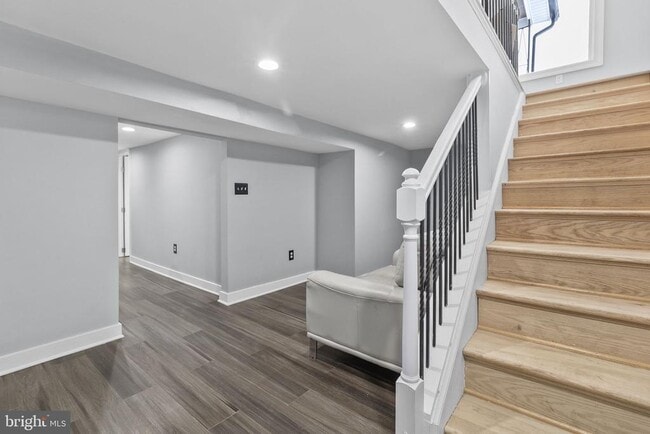 Building Photo - 4840 Hayes St NE