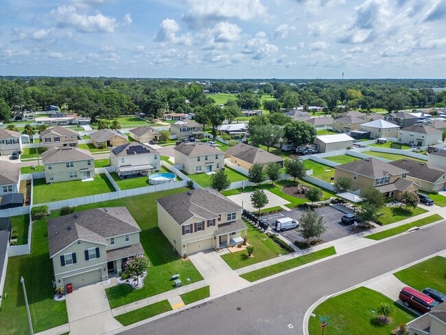 Building Photo - Stunning 5 bed/ 2 bath