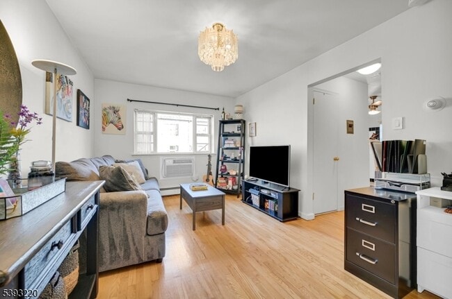 Building Photo - 640 Franklin Ave