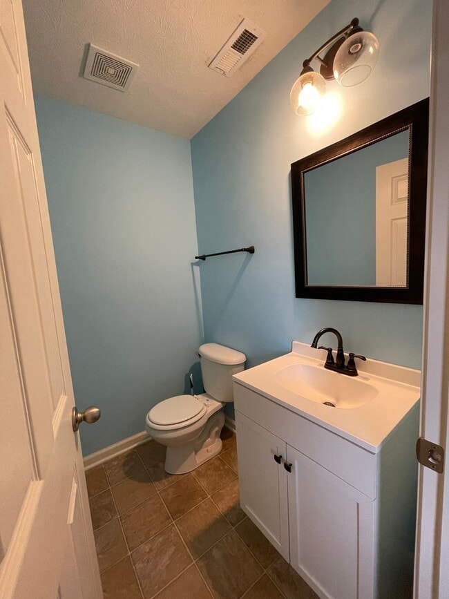 Building Photo - 2018 Creekstone Dr