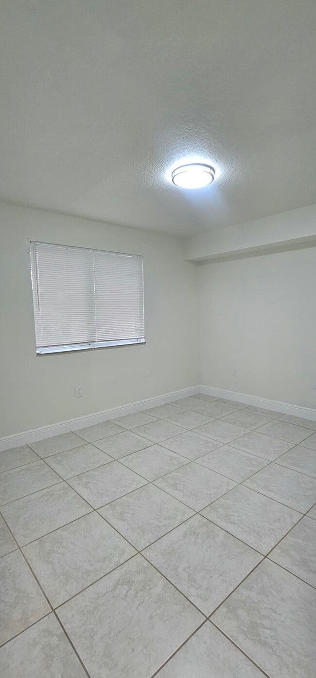 Building Photo - 3810 N Jog Rd