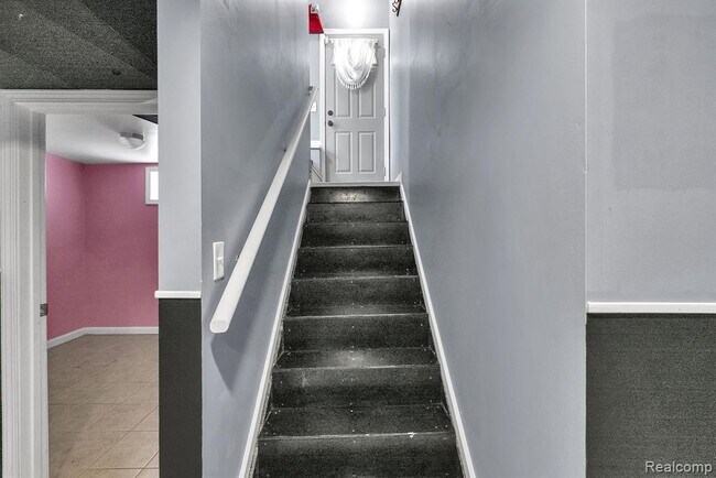 Building Photo - 3237 Pardee Ave