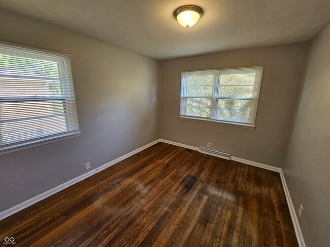 Building Photo - 2107 W Coil St