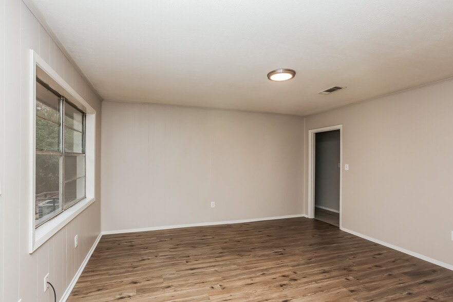 Building Photo - 187 E Woodcrest Dr