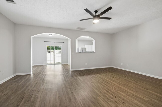Building Photo - 8261 Rossi Rd