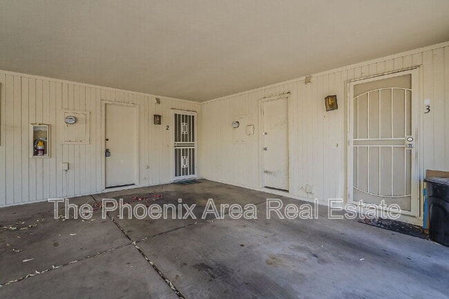 Building Photo - 8638 S 51st St