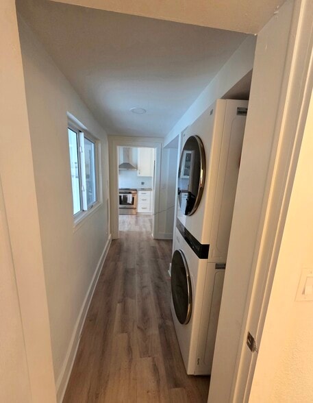 Building Photo - 141 40th Ave NE