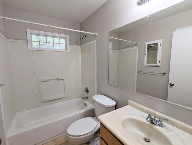 Building Photo - 16 Bolin Heights