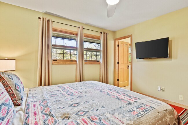 Building Photo - 1889 Paddock Pl