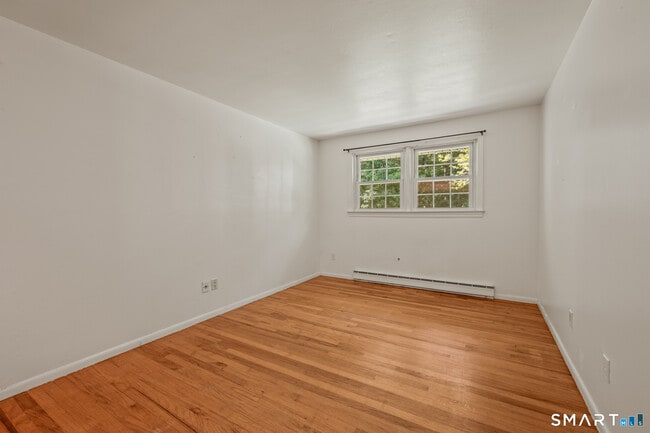 Building Photo - 414 Robin Ct
