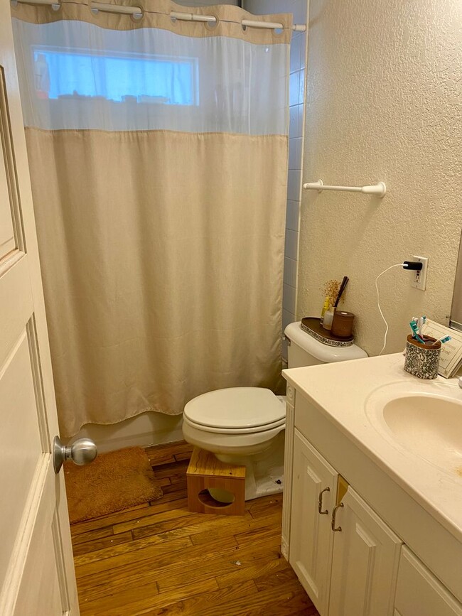 Building Photo - Historic Charm -Located Between CU Campus ...
