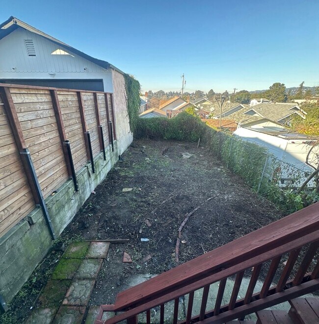 Building Photo - 2 bedroom House in Oakland - Available Now!