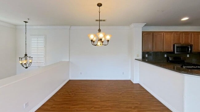 Building Photo - 39656 Columbia Union Dr