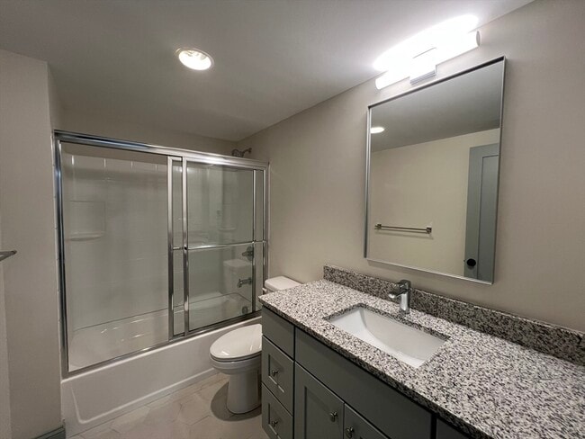 Building Photo - 160 Seabury St