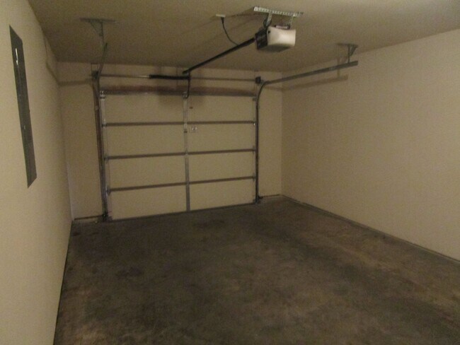 Building Photo - 605-607 Glenstone Dr.