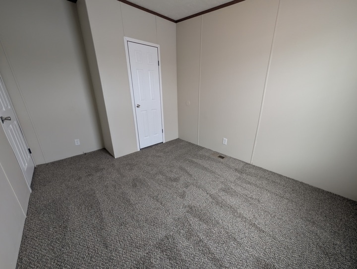 Building Photo - 15843 Charlemagne Ave W