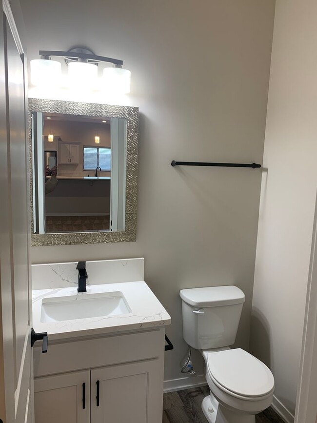 Building Photo - Spacious 2-Story with 3 bedrooms/2.5 bathrooms off N 27th and I-80