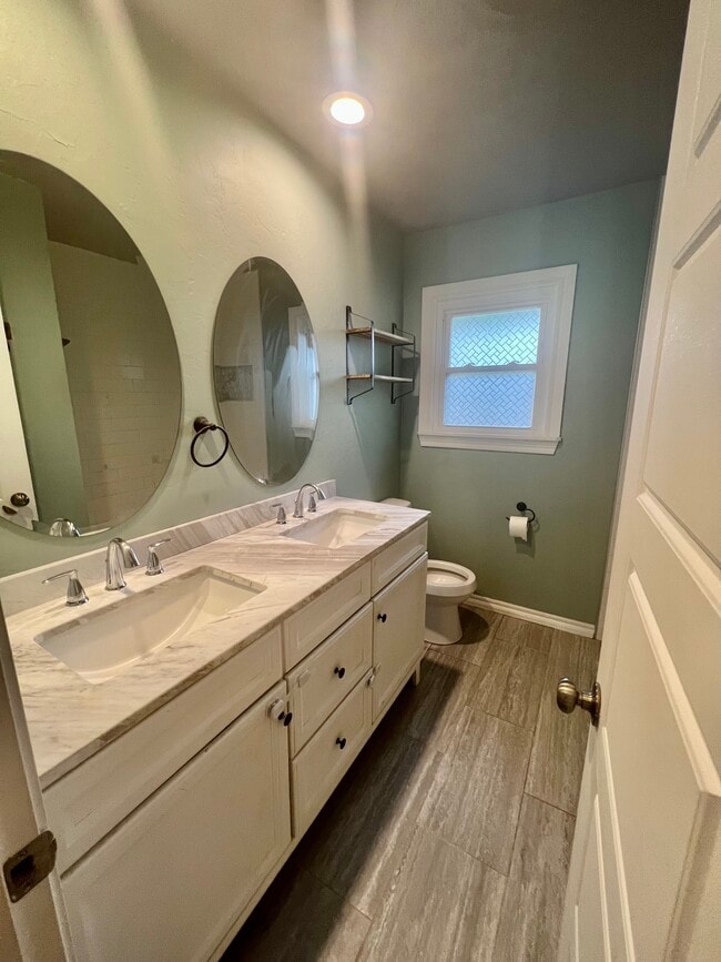 Building Photo - 317 Truman Pl