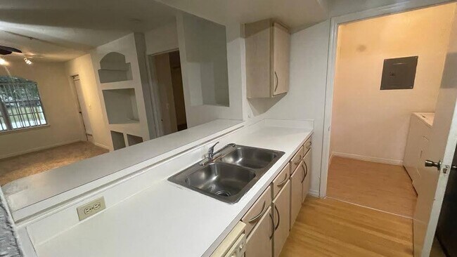 Building Photo - 7240 Westpointe Blvd