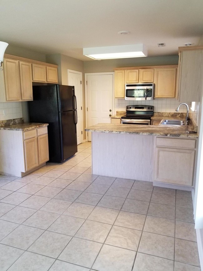 Building Photo - 2209 Maricopa Dr