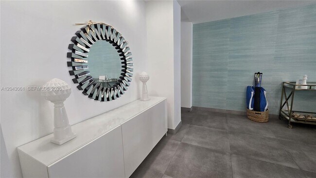 Building Photo - 4001 S Ocean Dr