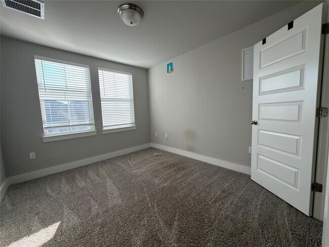 Building Photo - 7312 Acela Trl